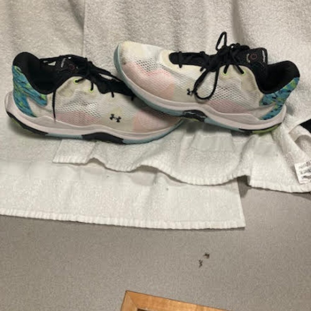mens under armour basketball sneakers
